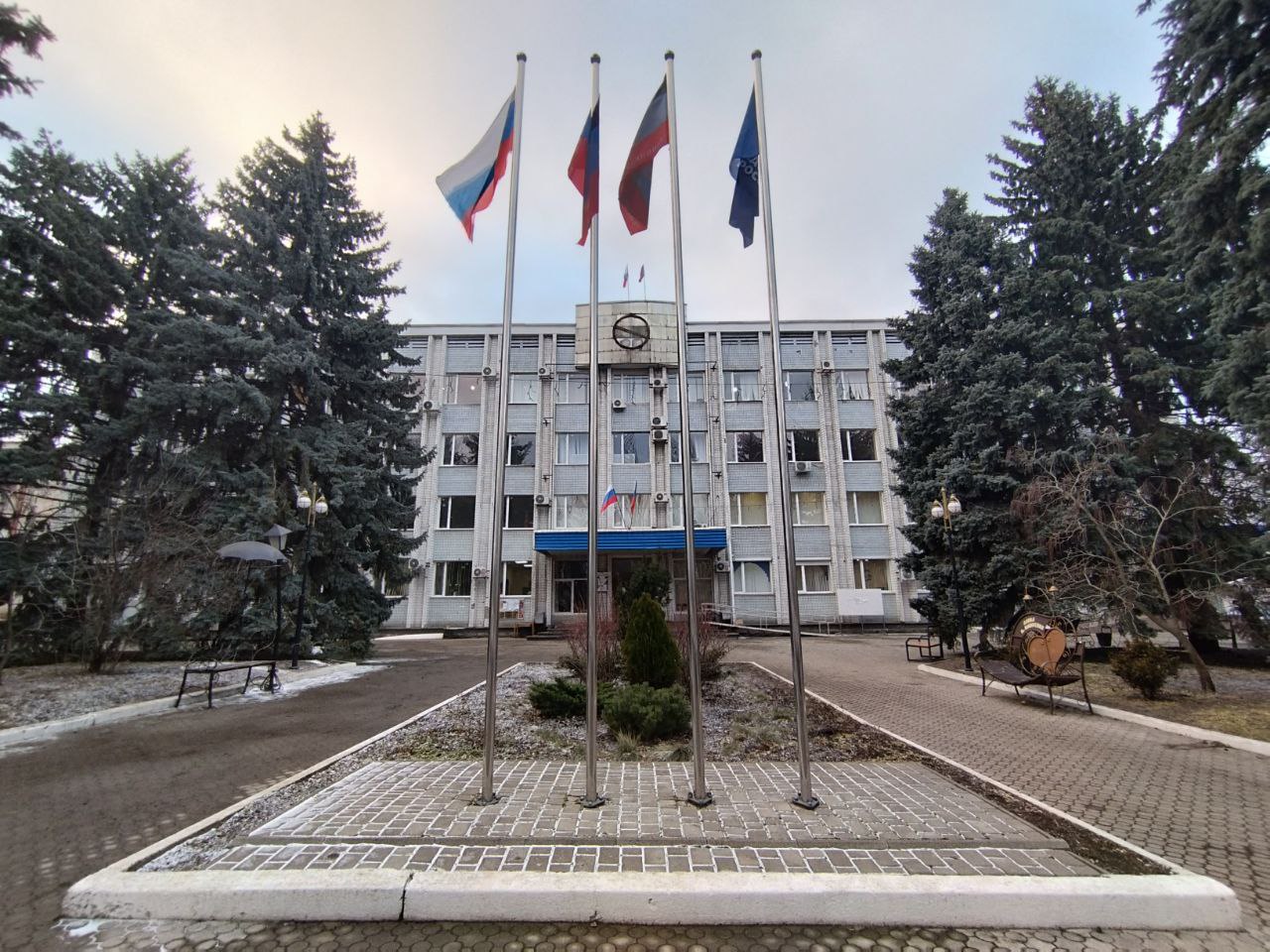 Здание администрации Волновахского района.